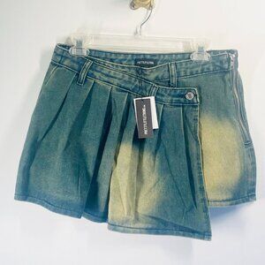 PrettyLittleThing Denim Pleated Skirt With Side Zipper In Blue Size US 6